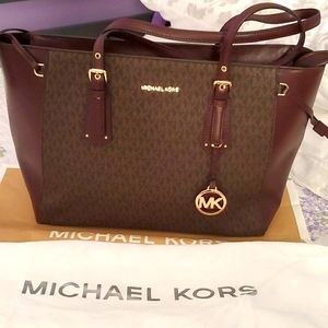 Authentic Michael Kors voyager bag